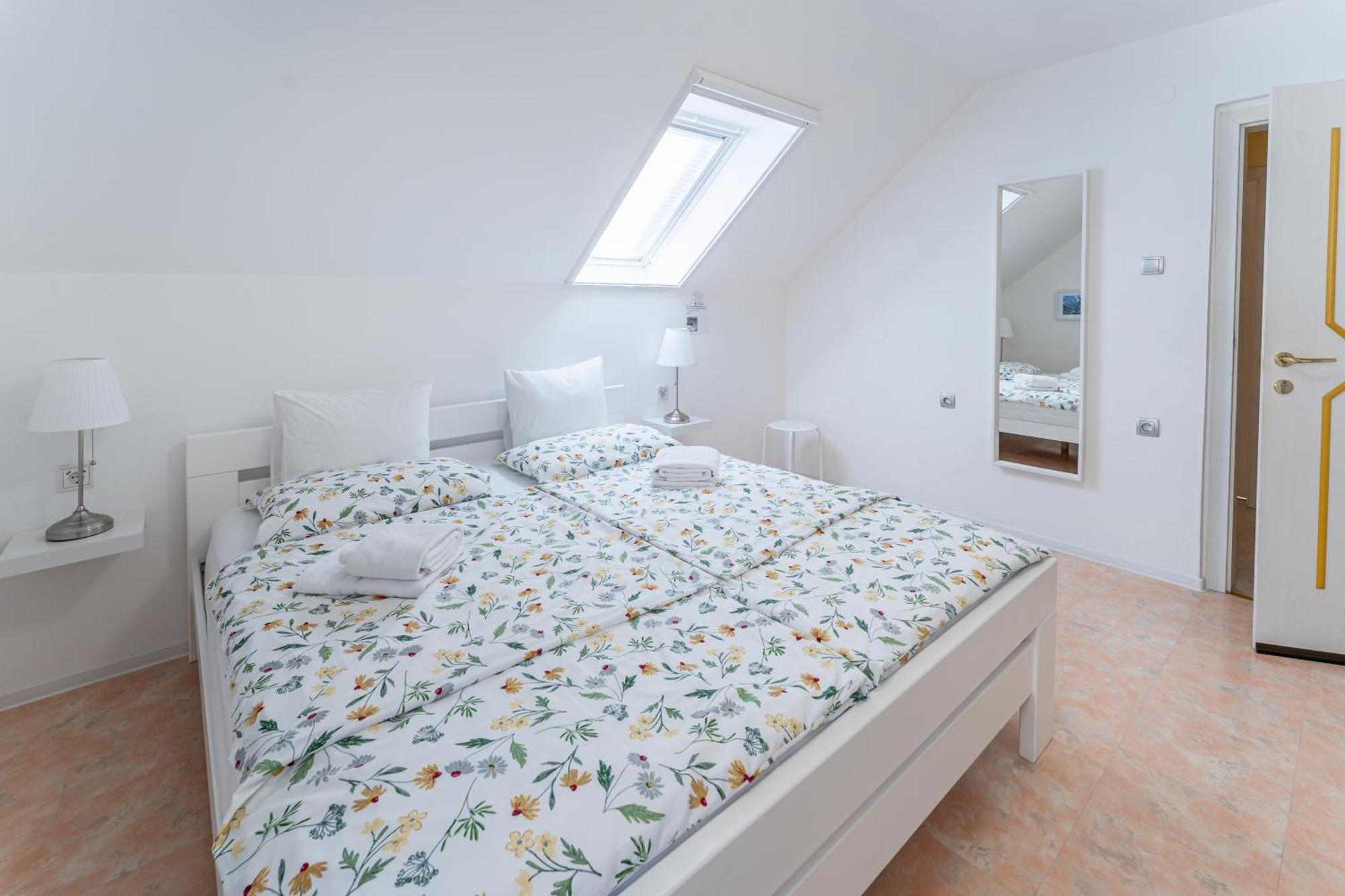 Rooms Mocilnik Бегунье-на-Гореньскем Экстерьер фото