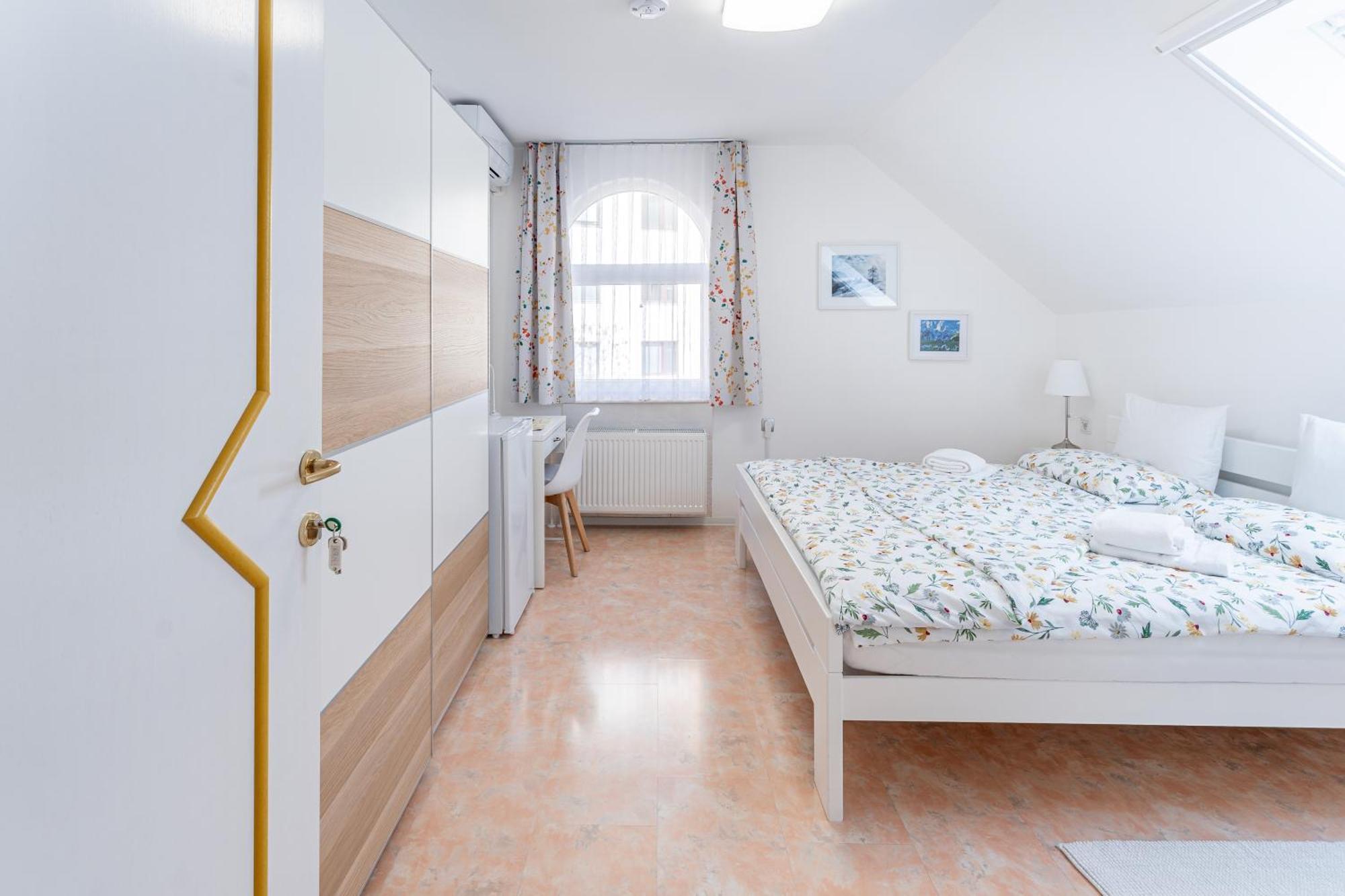 Rooms Mocilnik Бегунье-на-Гореньскем Экстерьер фото
