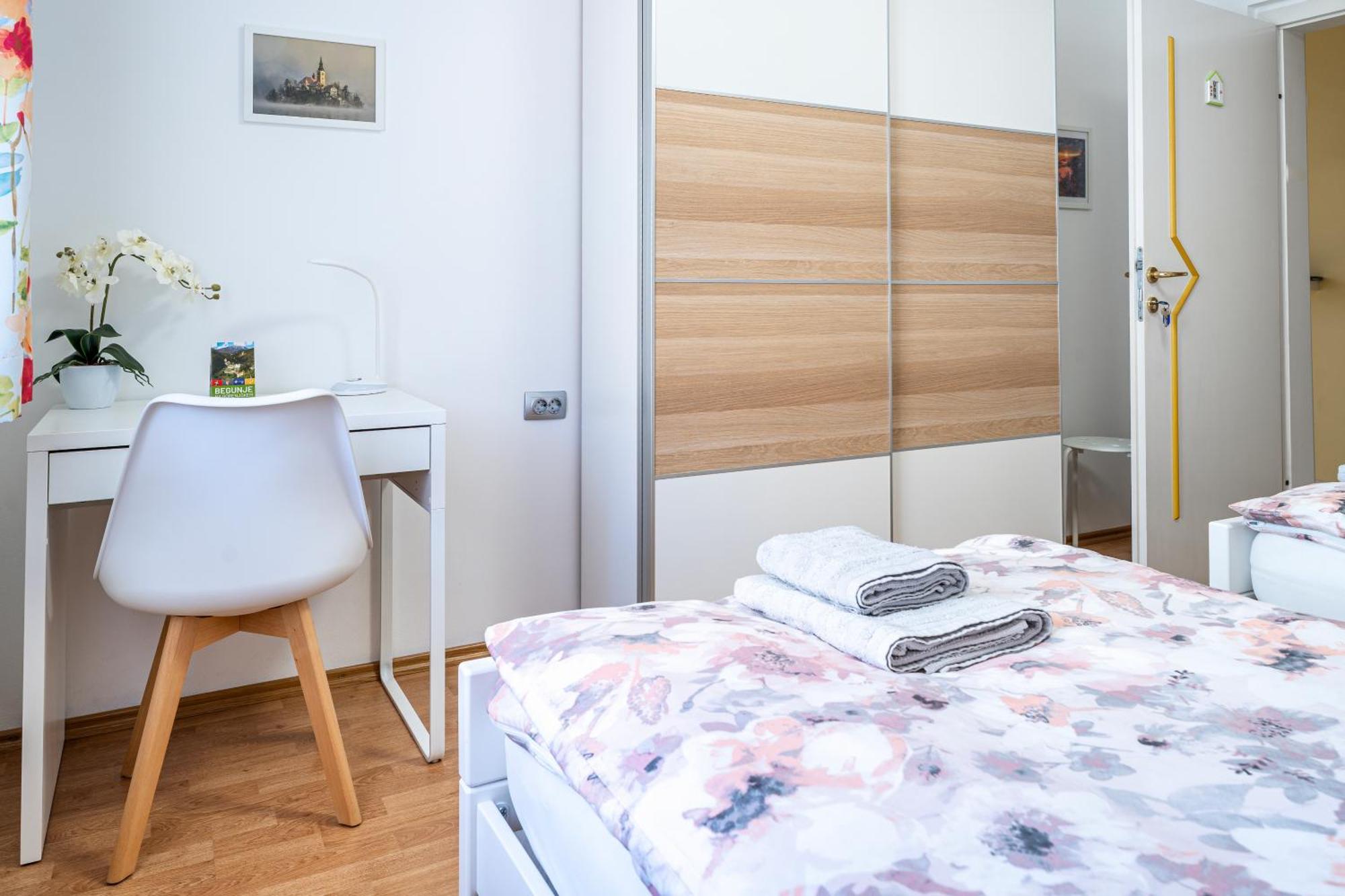 Rooms Mocilnik Бегунье-на-Гореньскем Экстерьер фото