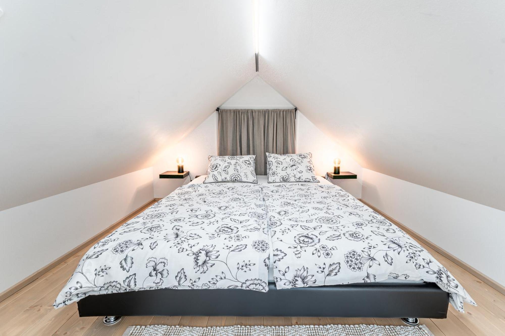 Rooms Mocilnik Бегунье-на-Гореньскем Экстерьер фото