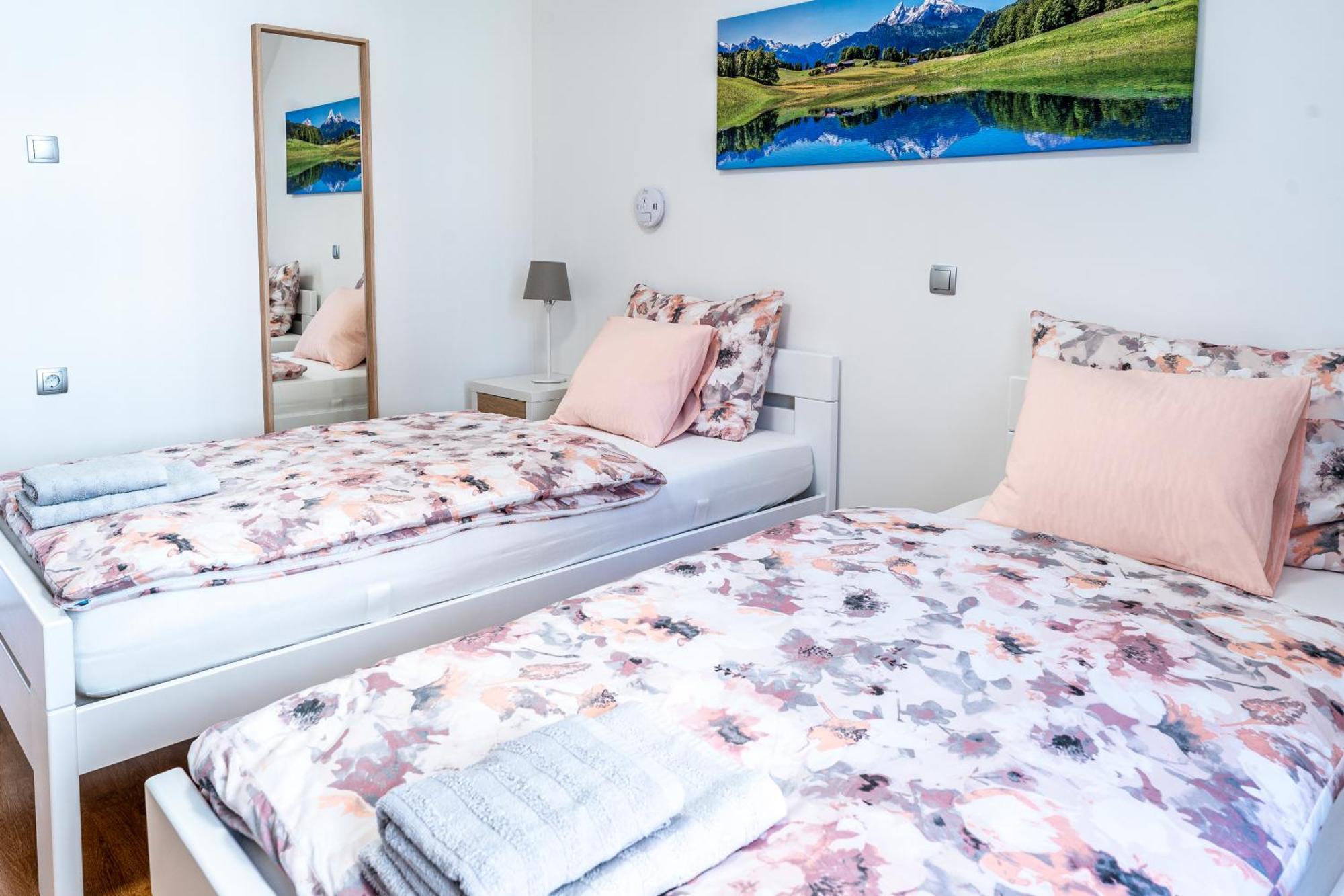Rooms Mocilnik Бегунье-на-Гореньскем Экстерьер фото